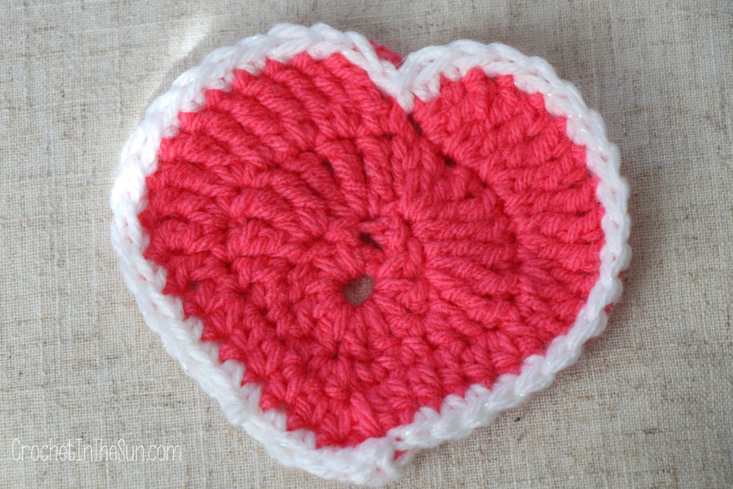 How to crochet a hearts with a border. A beginner's guide to crocheting hearts.