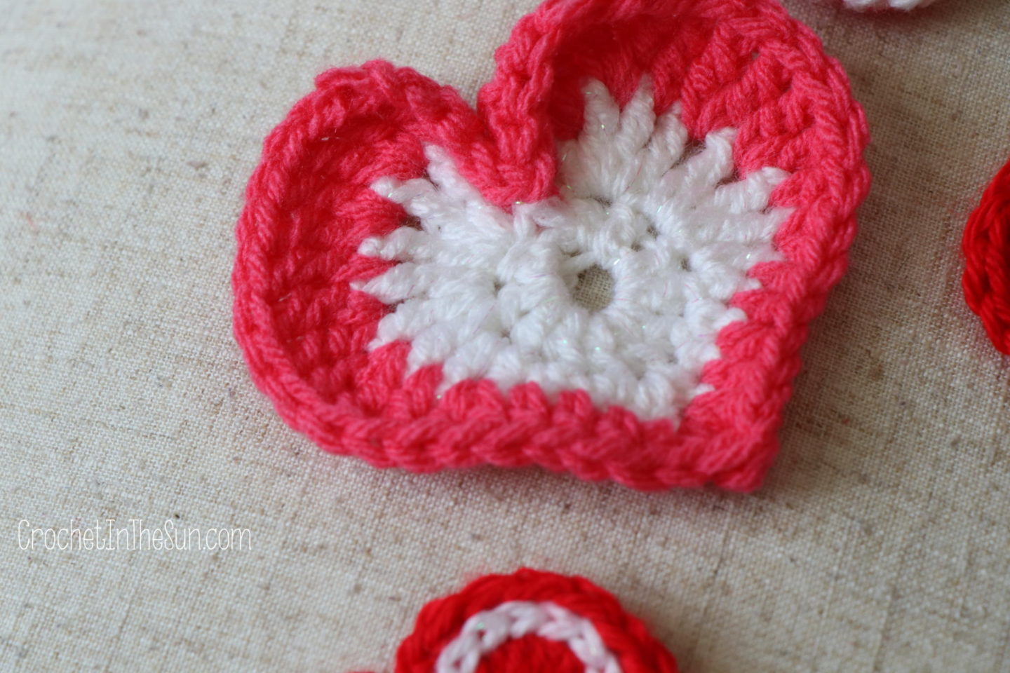 How to crochet hearts in 9 easy steps. Mix and match, repeat!