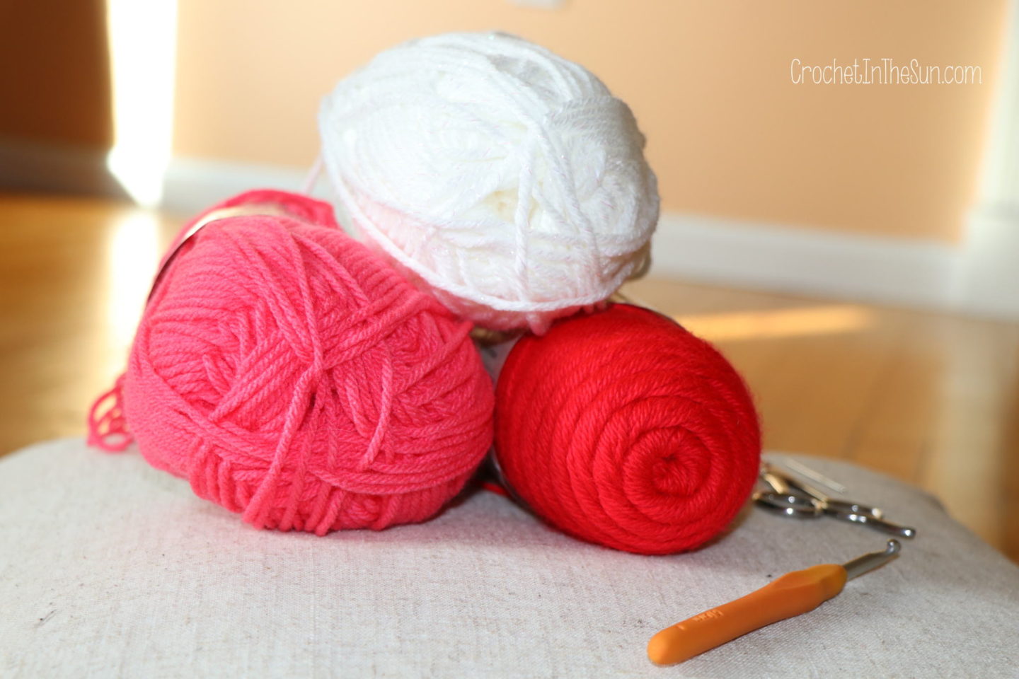 How to crochet hearts in 9 easy steps. 3 yarns. mix and match, repeat!