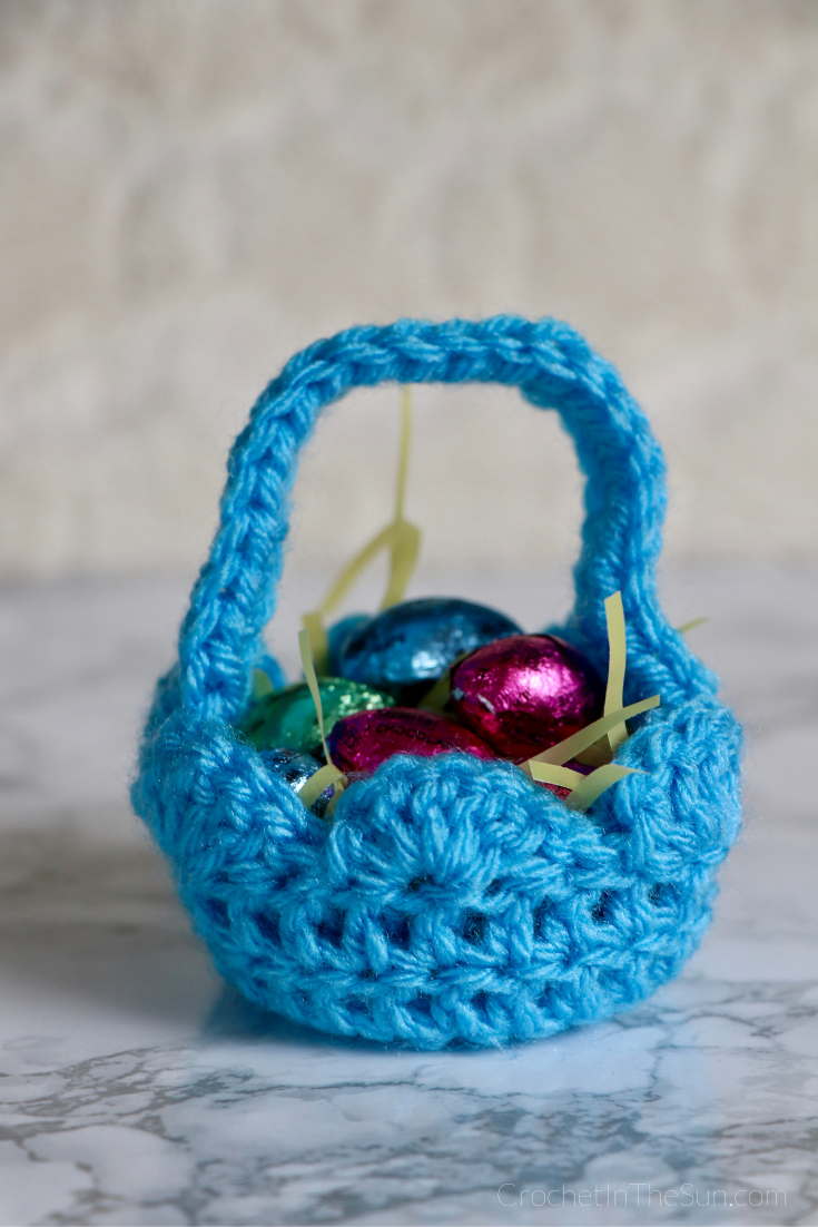 This easter basket followed the free pattern on the blog, but added a shell stitch to the border! Free crochet easter basket pattern #crochet #easter