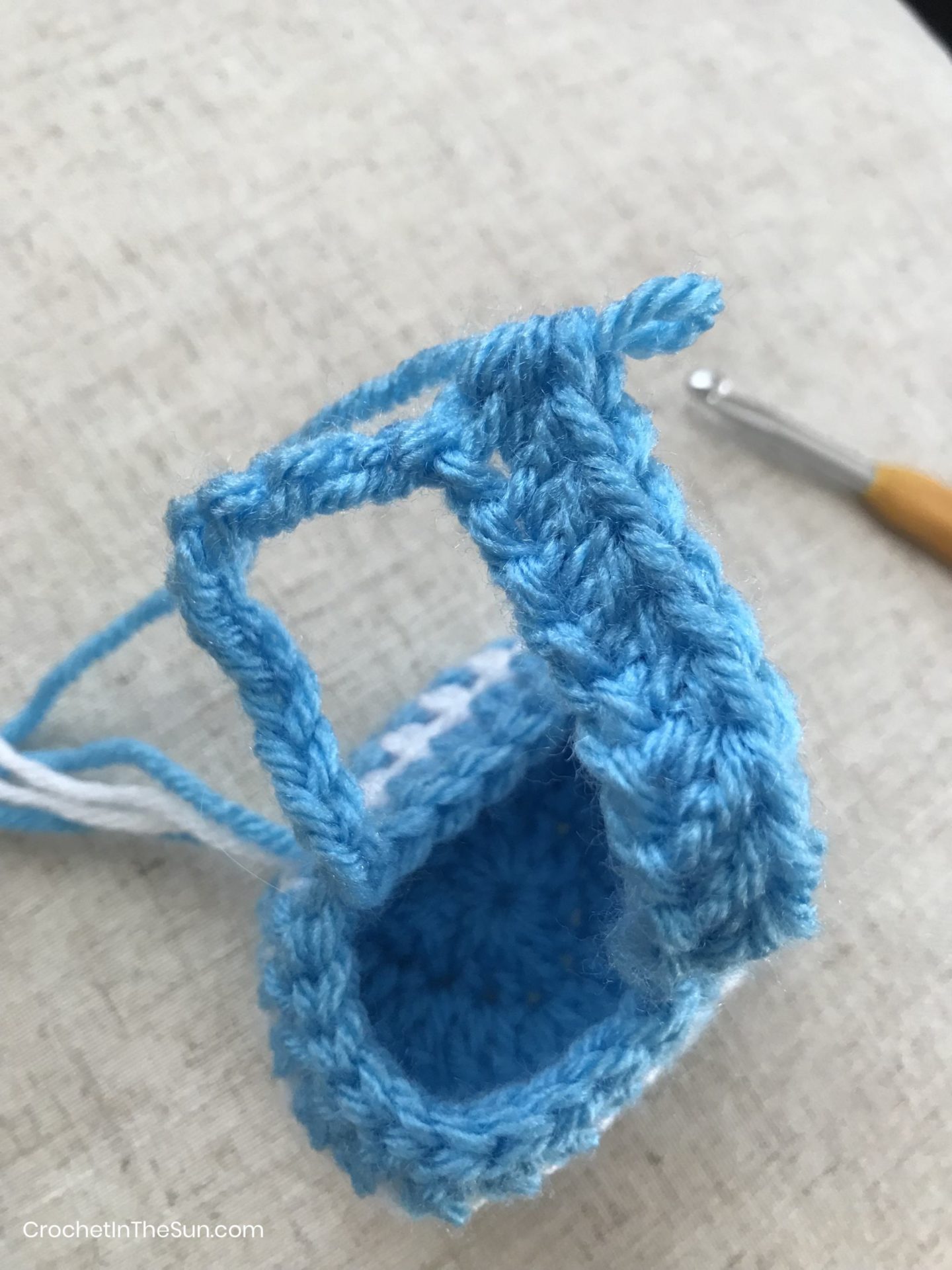 How to make a handle for crochet basket: HDC in each chain to finish building out the basket handle.
#crochet #crochetinthesun #howtocrochet #crochettutorial #crochetforbeginners