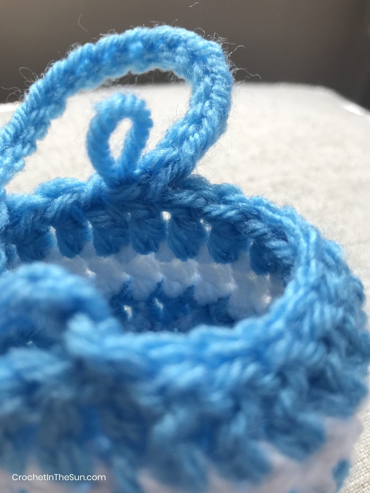 Slip stitch to attach the handle back to the other end of the easter basket.
#crochet #crochetinthesun #howtocrochet #crochettutorial #crochetforbeginners