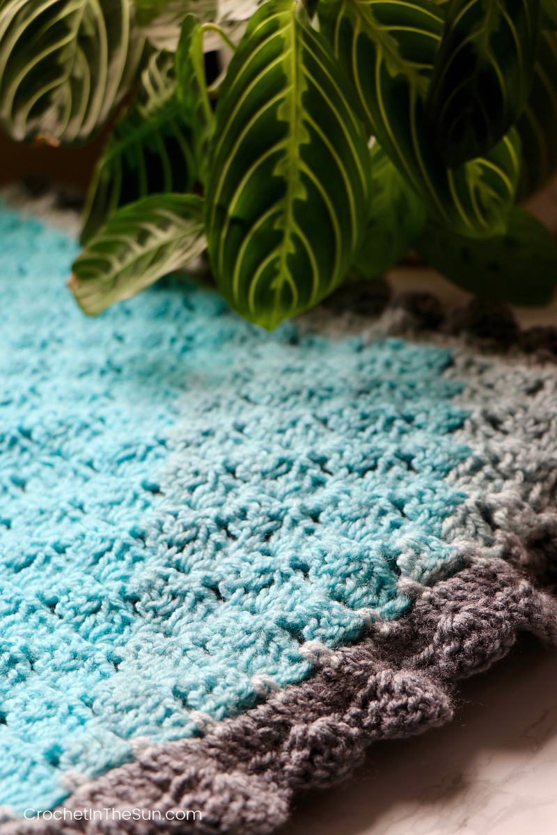Corner to Corner Blanket. Free C2C crochet pattern and tutorial that is easy and great for crochet beginners #crochet #c2c #crochetinthesun
