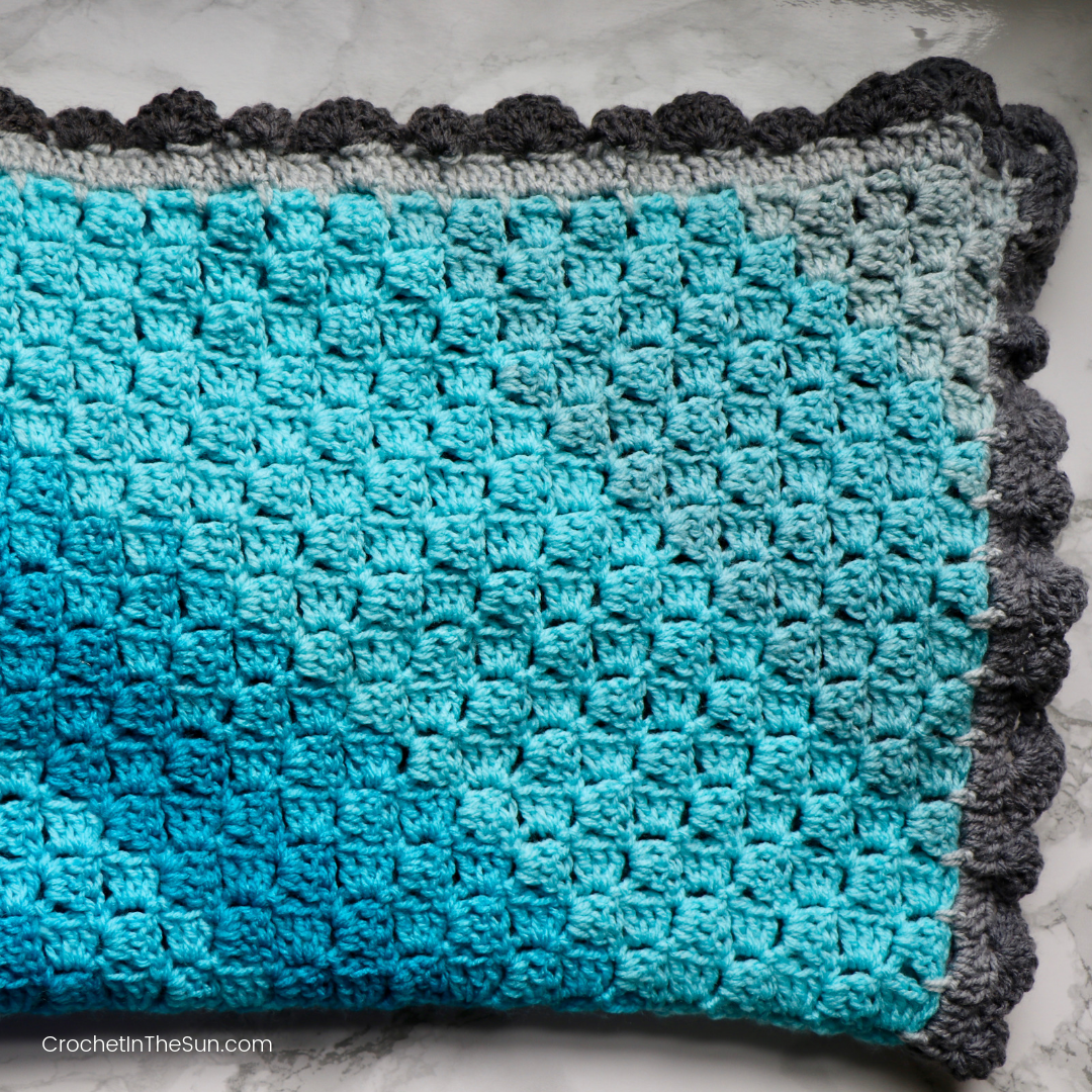 Corner to Corner crochet blanket. Free crochet pattern that is easy and good for beginners #crochet #crochetforbeginners #crochetinthesun