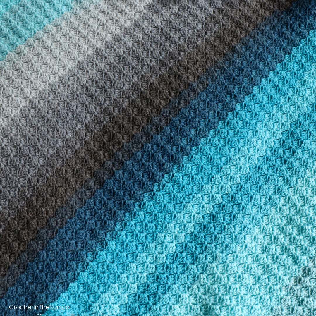 Beautiful colors of the Corner to Corner blanket. Free crochet pattern #crochet #crochetforbeginners #crochetinthesun