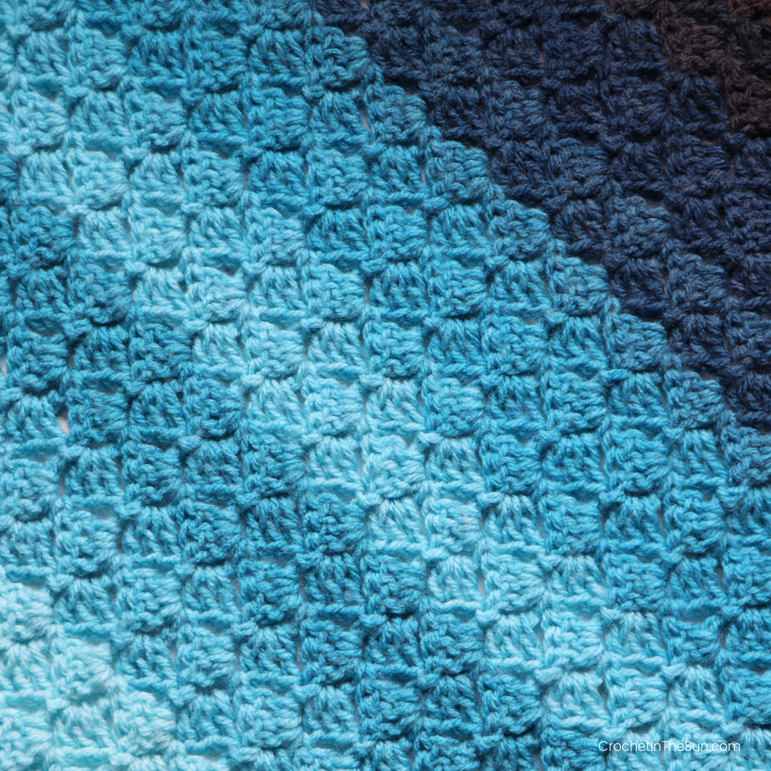 Learn how to crochet in corner to corner (C2C) with this free pattern and tutorial, which is easy and great for beginners #crochet #c2c #crochetinthesun