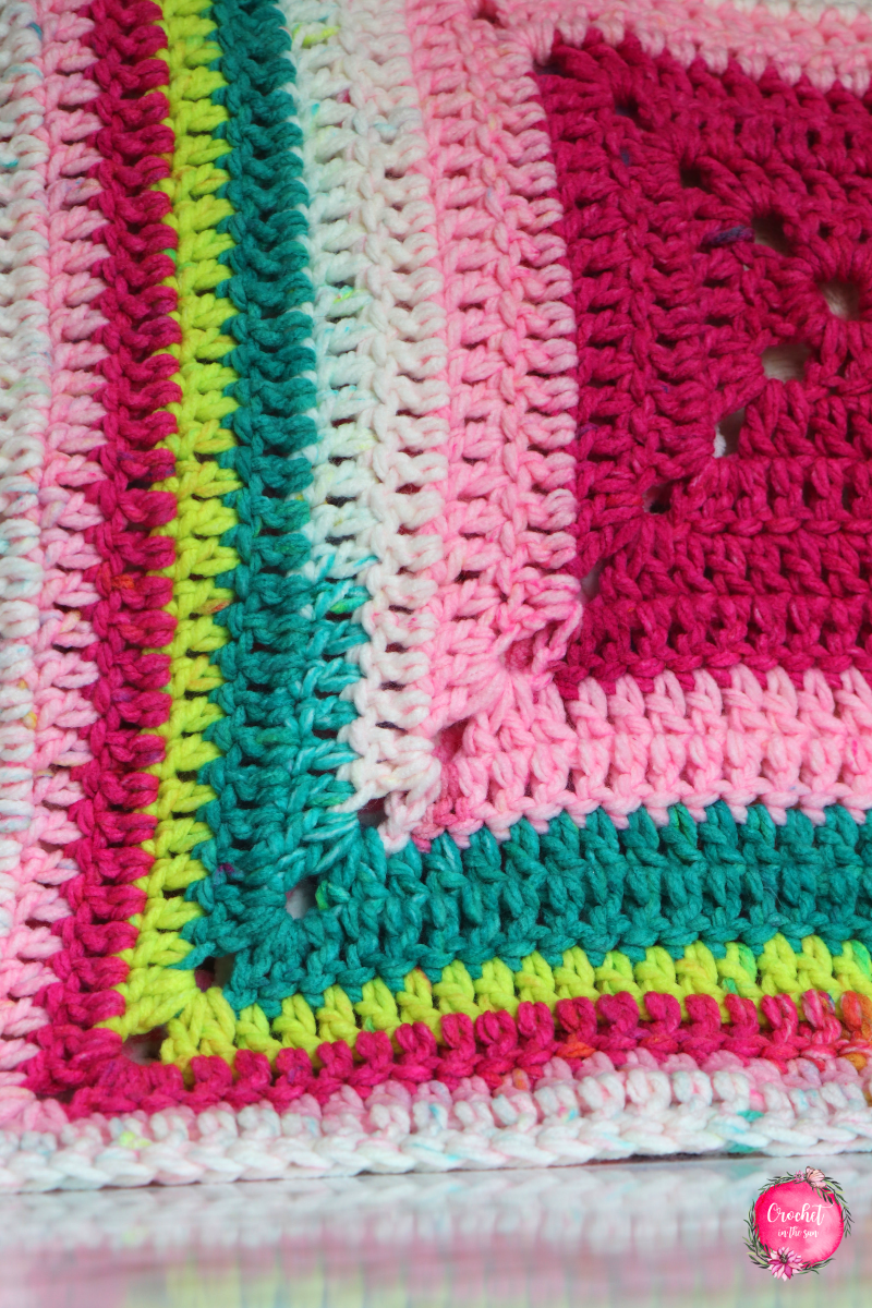 Quick and easy crochet baby blanket pattern that is free, beginner friendly