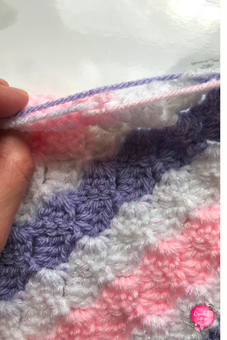 Learn how to carry the yarn for color changes in a C2C or corner to corner blanket. Crochet for beginners - learn to crochet!