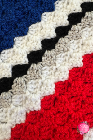 Free corner to corner crochet pattern for the Team USA World Cup blanket! This includes a photo tutorial and written pattern along with a color chart and color table. Pattern is very beginner friendly and easy to follow. #crochet